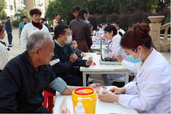 院網(wǎng)站-專業(yè)診療  健康守護(hù)——市婦幼保健院走進(jìn)綠灣社區(qū)舉行義診活動383